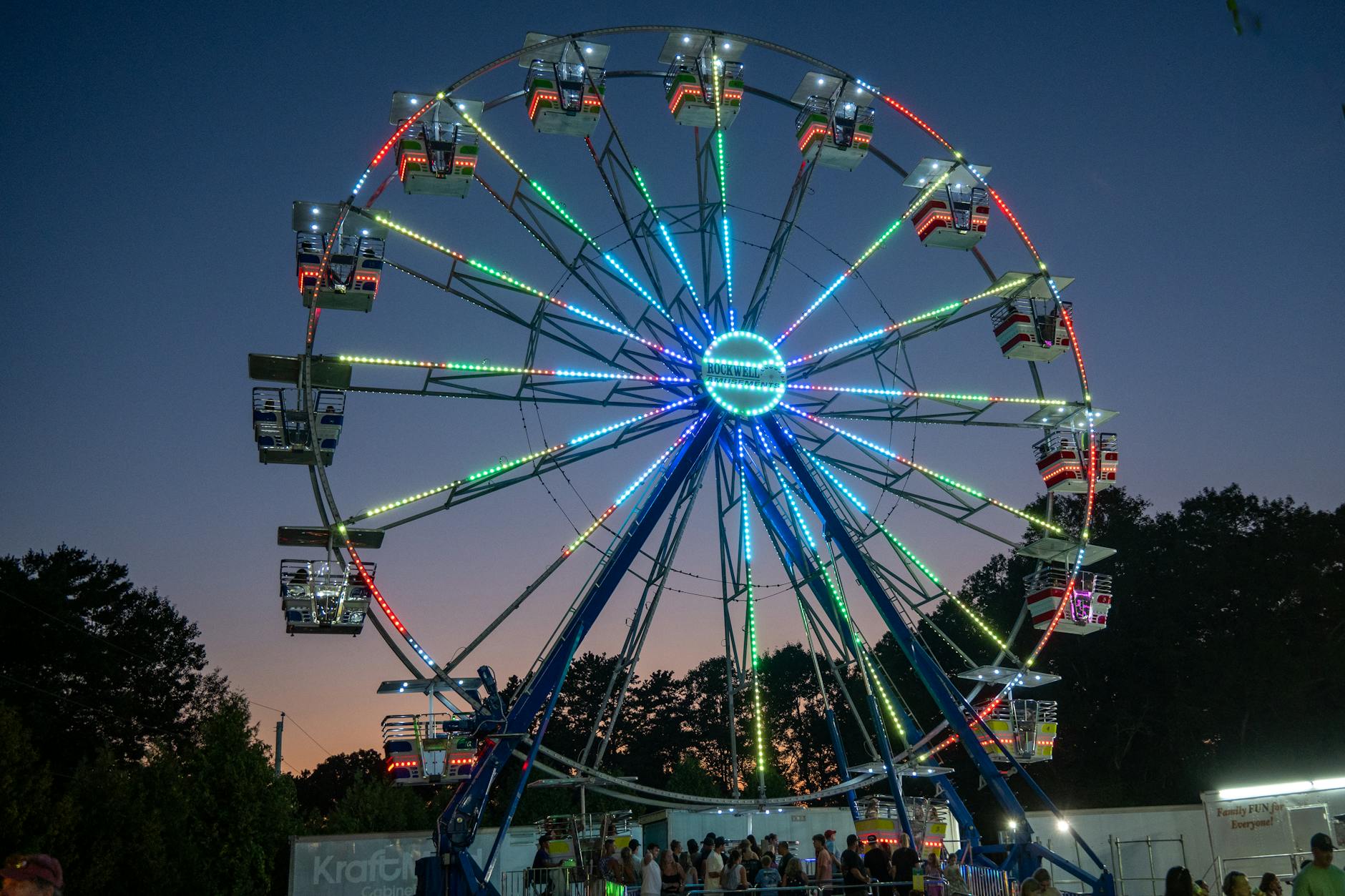 The Complete Munich Oktoberfest Guide 7 Oktoberfest giant Ferris wheel illuminated at night on Theresienwiese