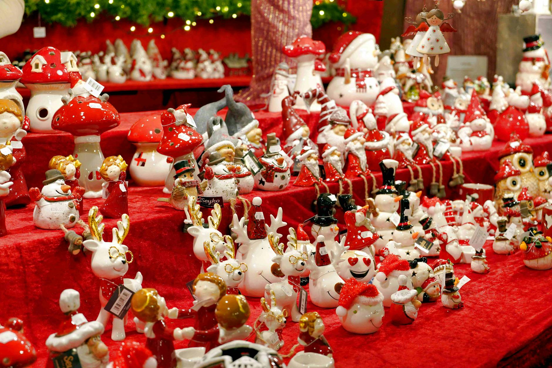 Marienplatz Christkindlmarkt 3 Munich Christmas market wooden stalls snow lights cozy