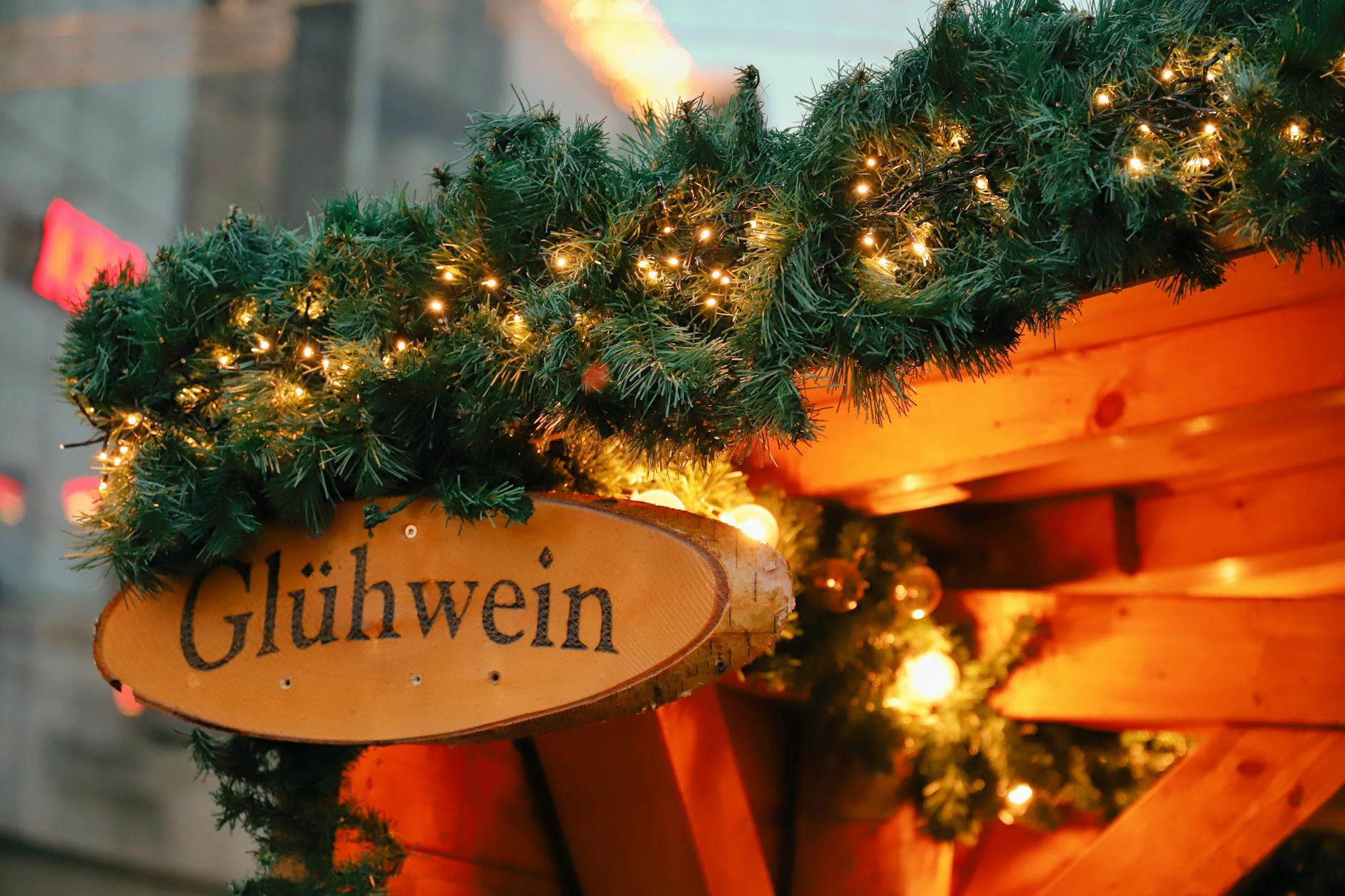 Marienplatz Christkindlmarkt 4 Glühwein mulled wine Christmas market mug pretzel