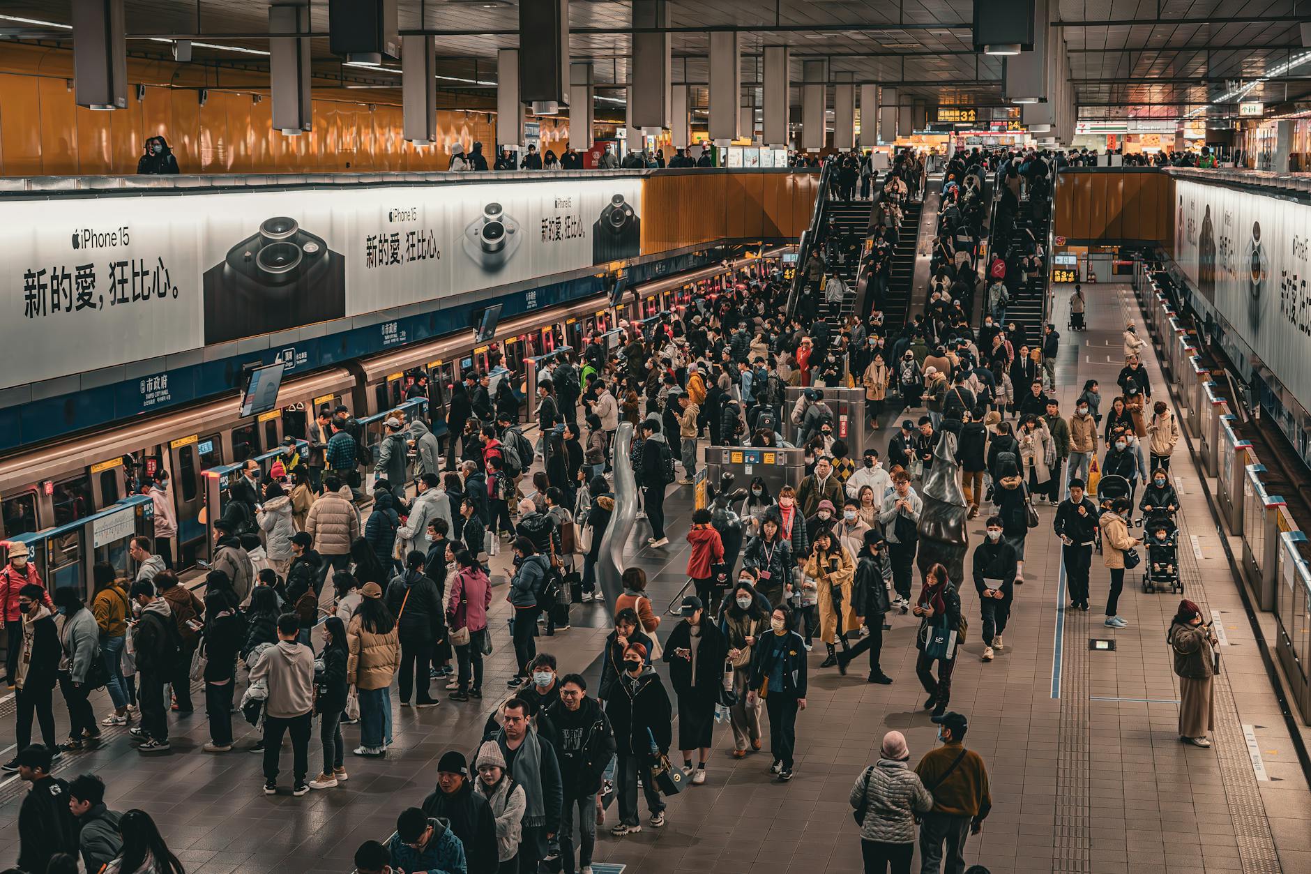 Marienplatz S-Bahn U-Bahn station busy passengers crowded