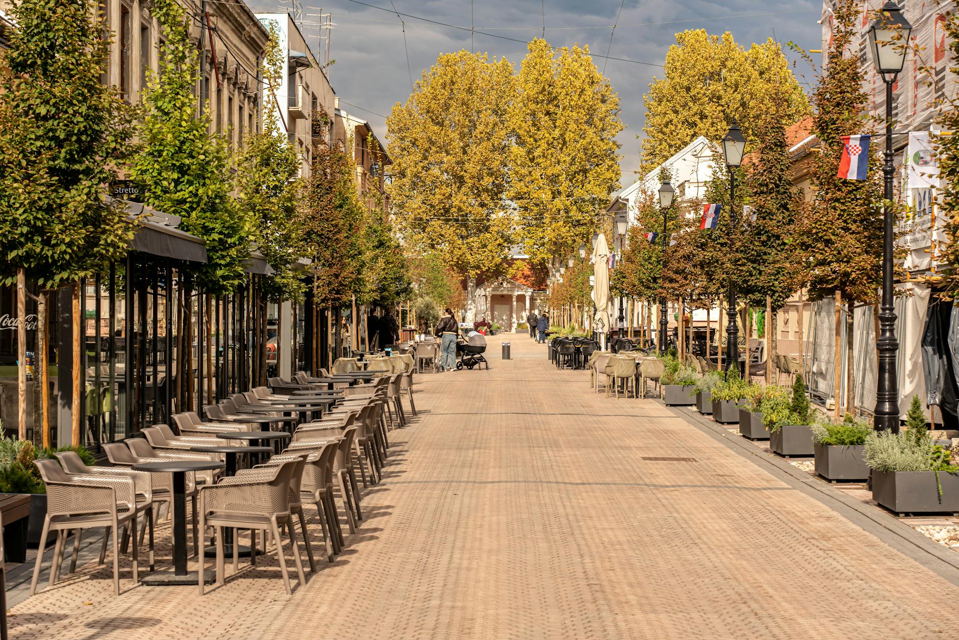 Schwabing: Bohemian Quarter 2 Schwabing Leopoldstrasse Munich tree-lined street cafes