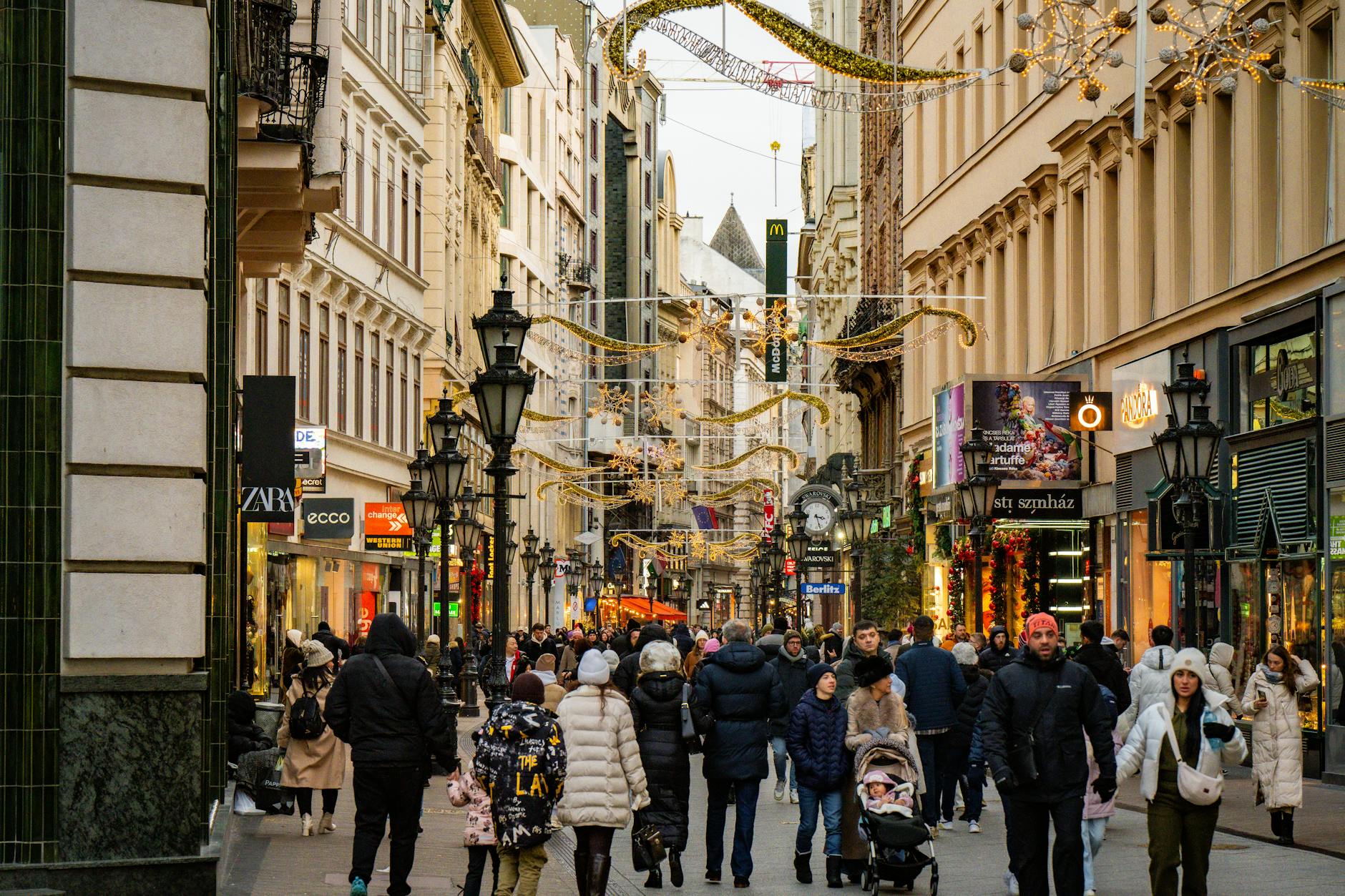 Munich Neuhauser Strasse pedestrian shopping street altstadt