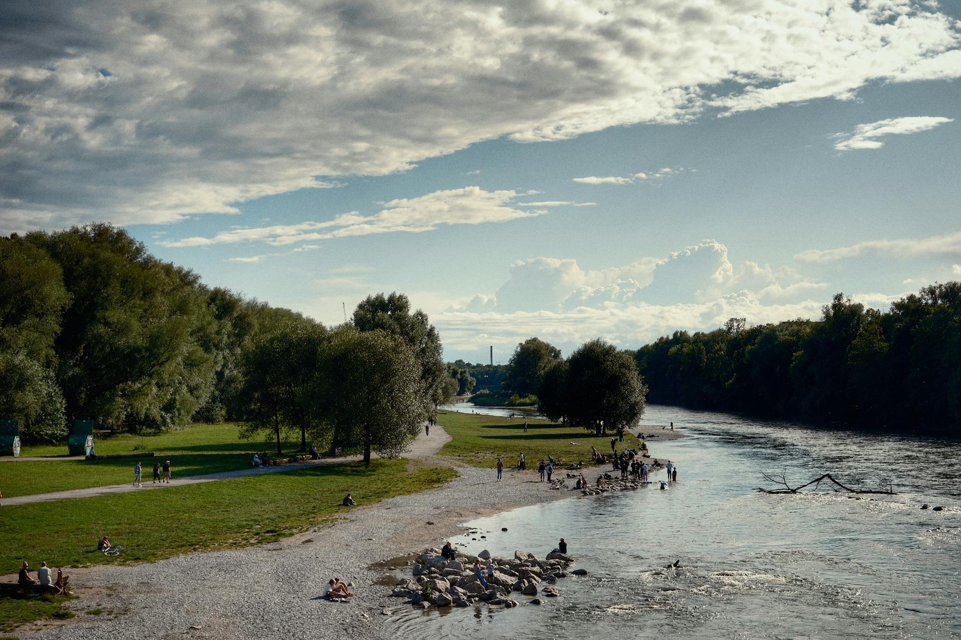 Au and Isarvorstadt: Munich's River Districts 4 Isar Flaucher river bathing
