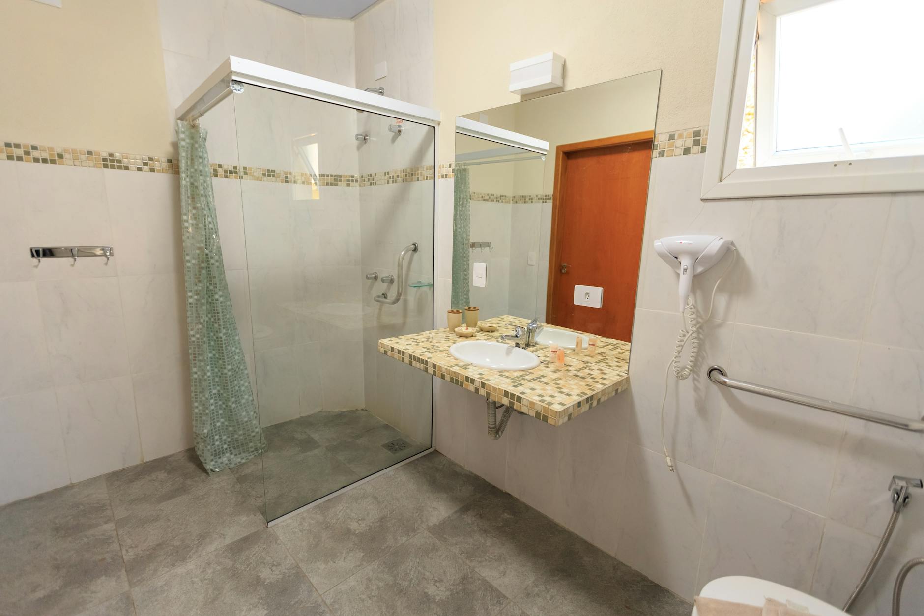 Accessible Munich hotel room with roll-in shower and lowered fittings
