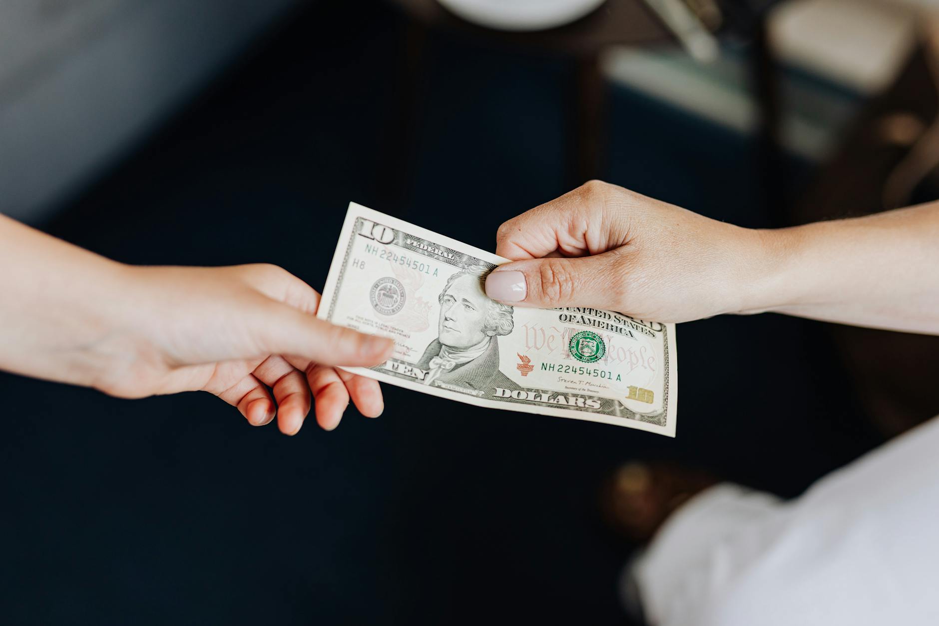 Munich Money Guide: Currency, Tipping and Cash vs Card 5 Restaurant bill with cash tip