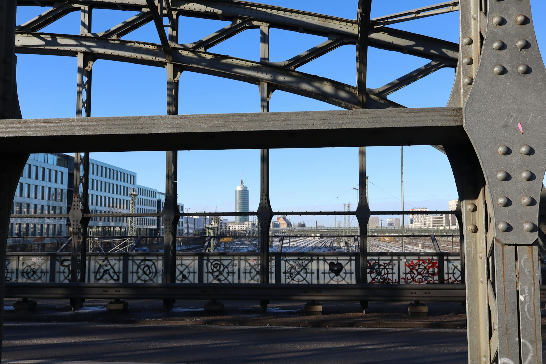 Walking in Munich: Walkability Guide and Distance Maps 4 Isar river bridge Munich