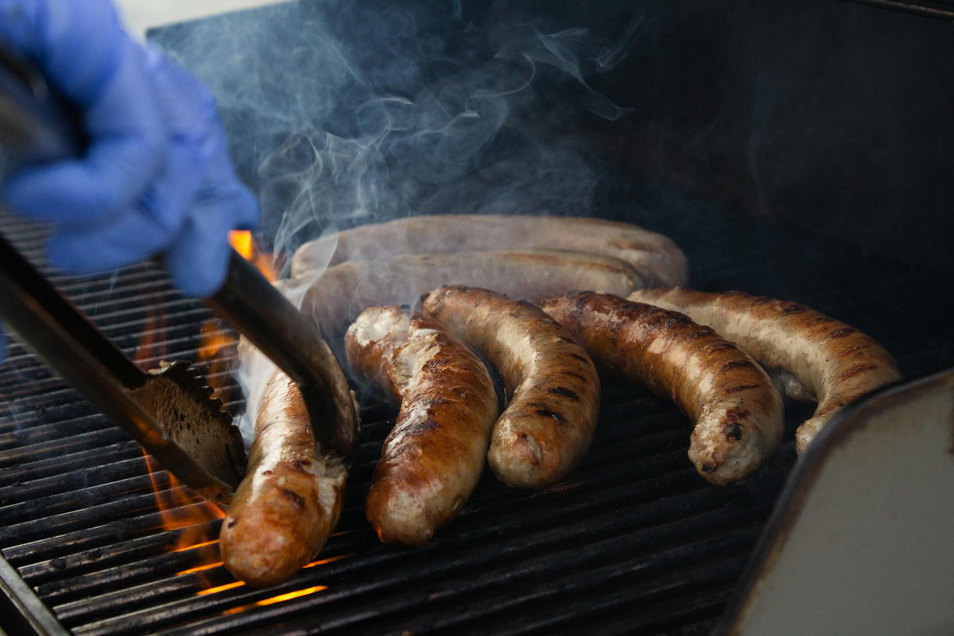 Munich Christmas Market Food and Drinks: Complete Eating Guide 5 Bratwurst sausages charcoal grill Munich Christmas market vendor Nürnberger Thüringer