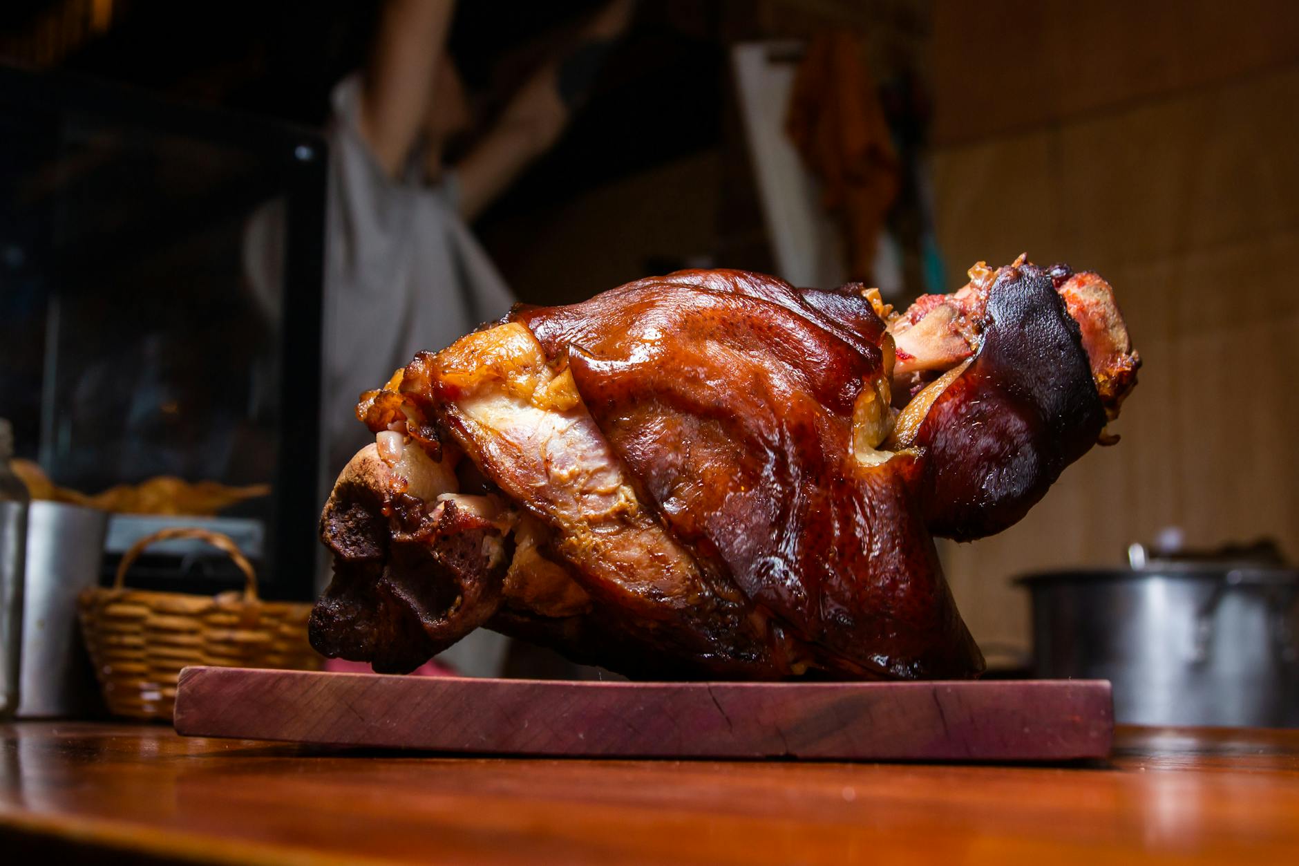 Oktoberfest Food Guide: What to Eat at the Wiesn (2026) 3 Oktoberfest food Schweinshaxe pork knuckle plate crispy skin Brez