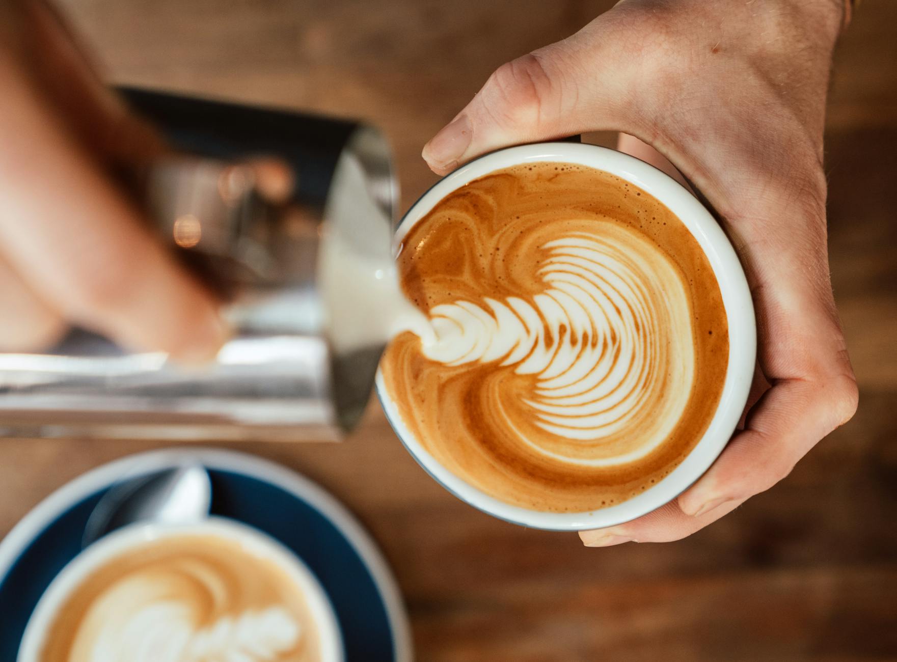 Man versus Machine Munich specialty coffee roastery flat white pour barista