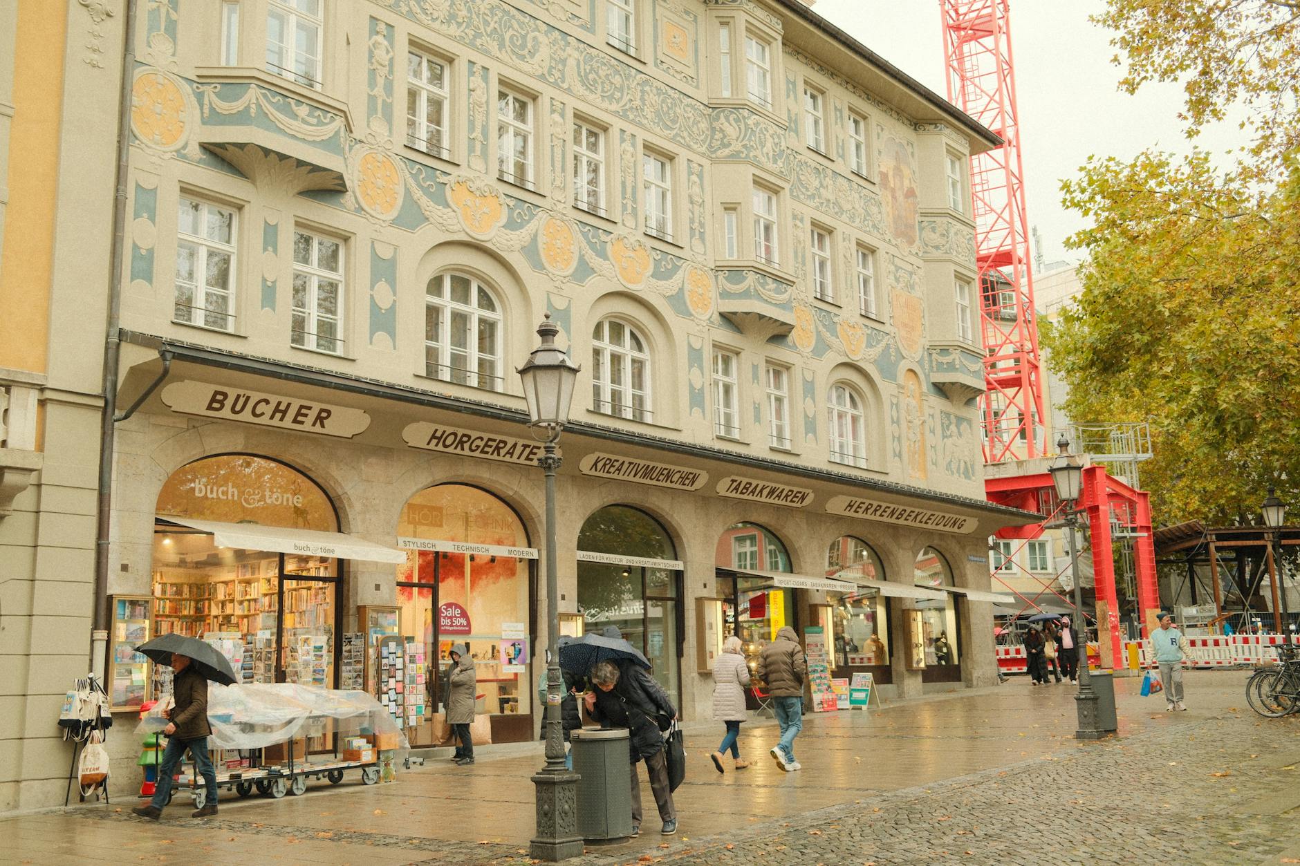 Glockenbachviertel Munich street food neighborhood bars kebab quick eats nightlife