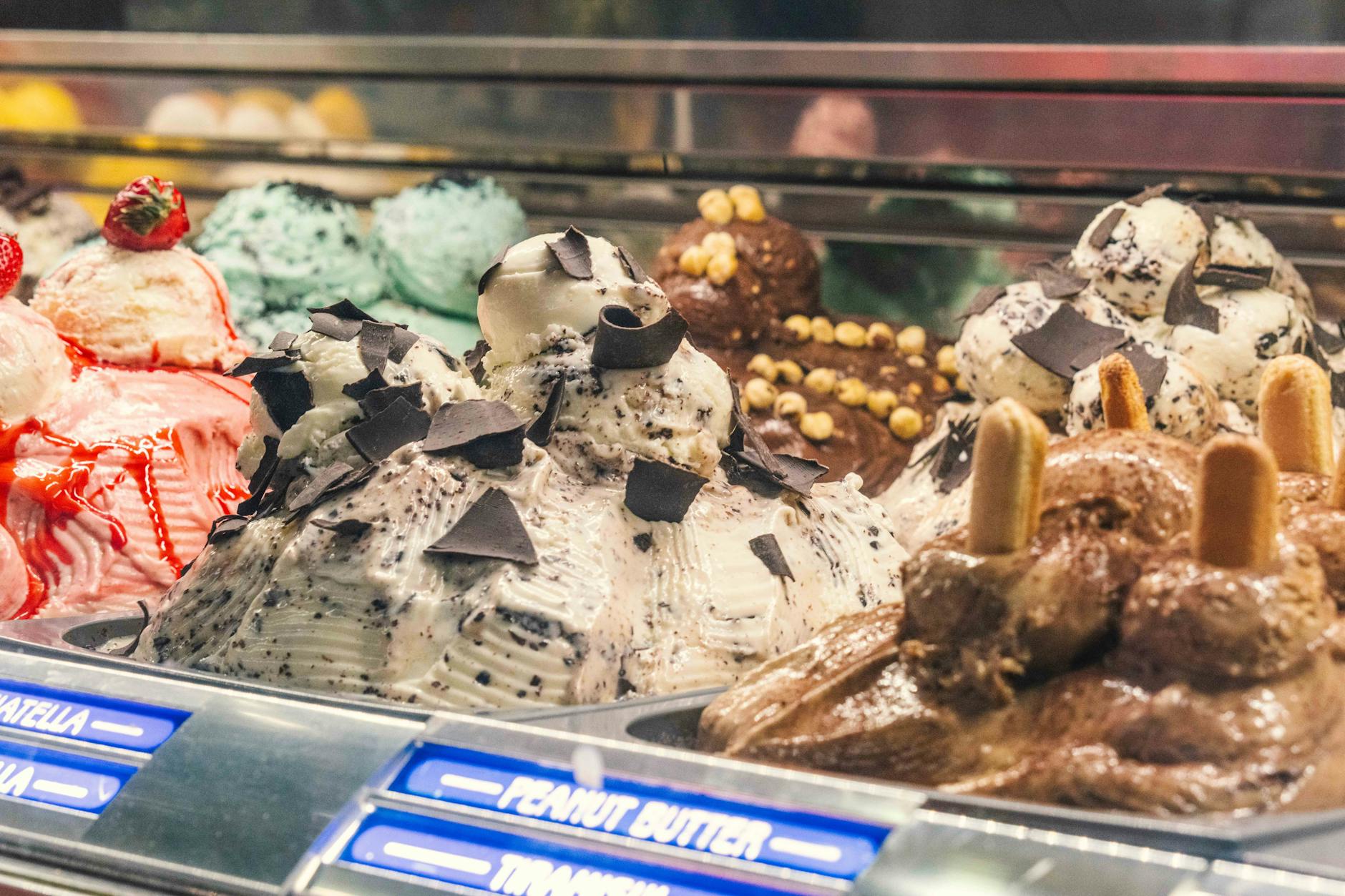 Munich gelato Eis Sarcletti scoop cone Neuhausen ice cream summer Italian