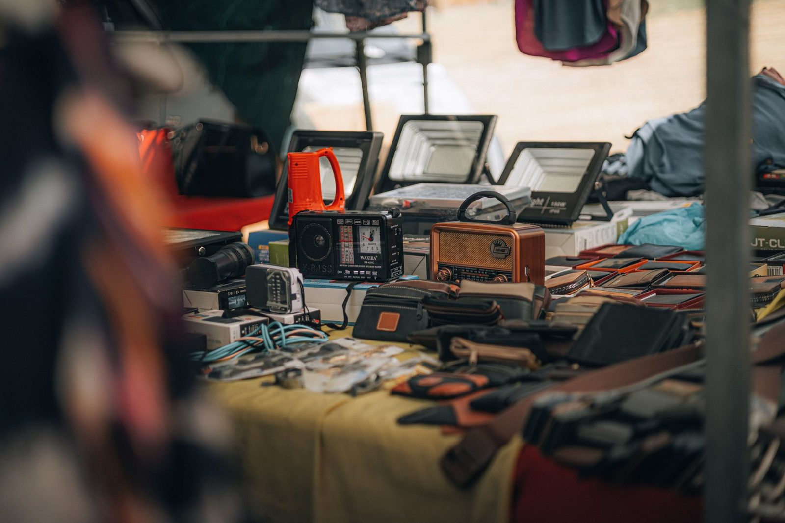 Vintage and Flea Markets 6 Browsing antiques and vintage finds at a Munich flea market