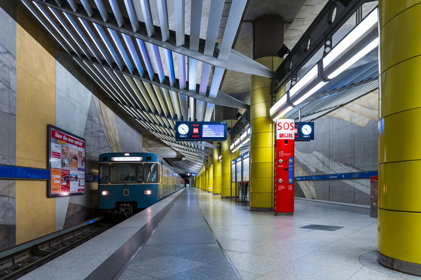 Munich U-Bahn and S-Bahn Guide 7 U-Bahn train at a Munich underground station platform
