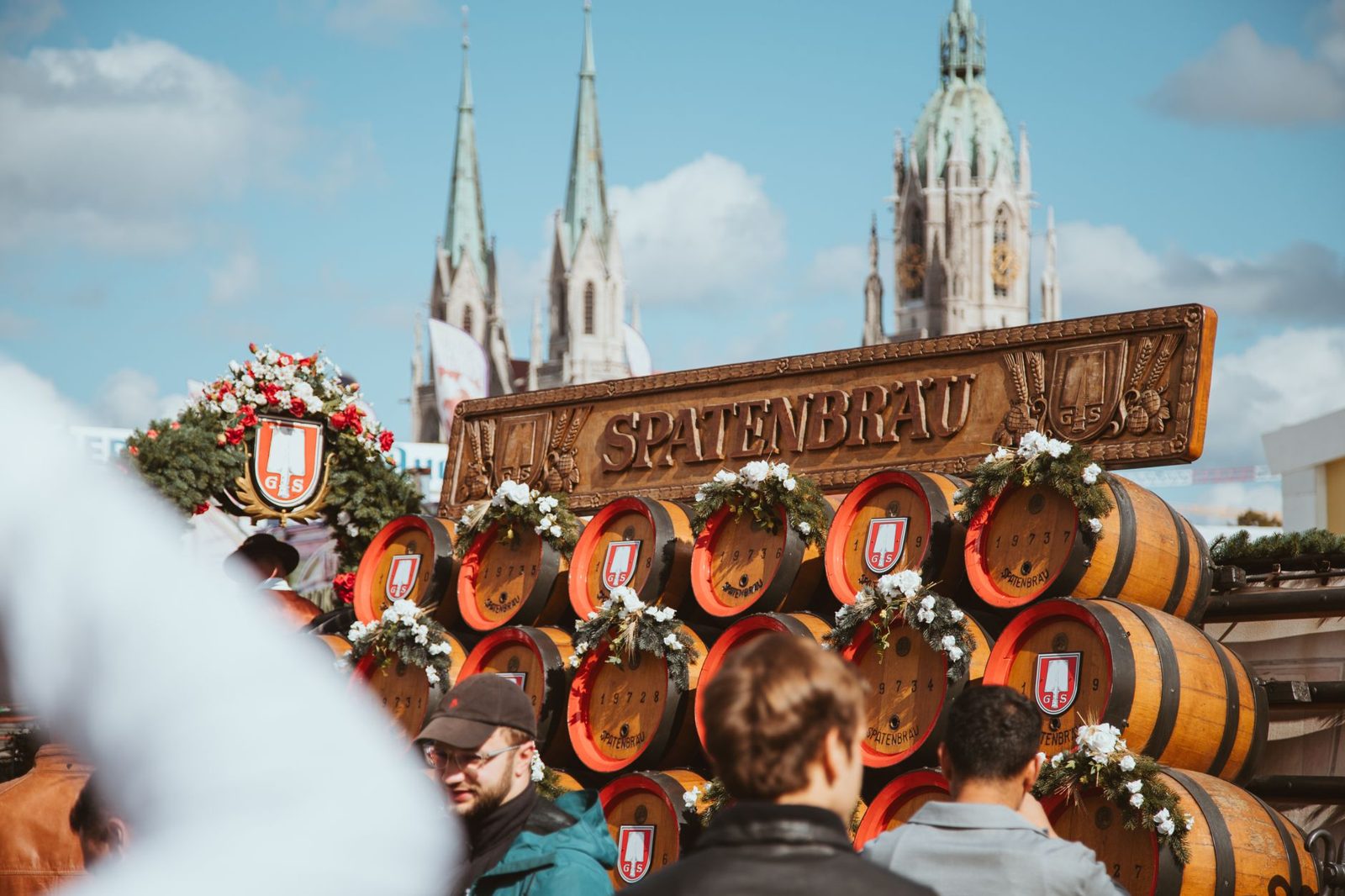 The Complete Munich Oktoberfest Guide 3 Crowds inside an Oktoberfest beer tent in Munich