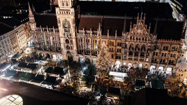 Munich Christmas Market Food and Drinks: Complete Eating Guide