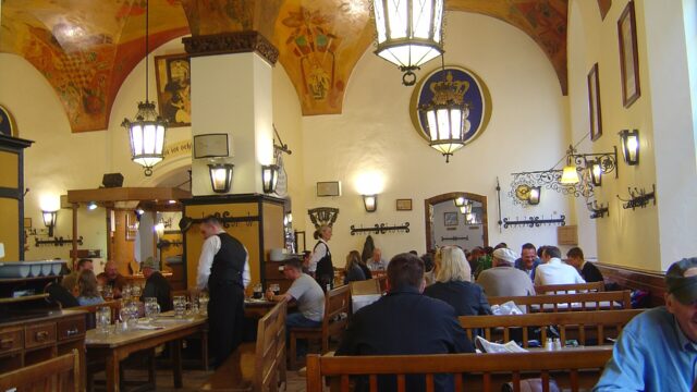 Munich Beer Halls at Night: Evening Guide to Bavaria’s Liveliest Halls