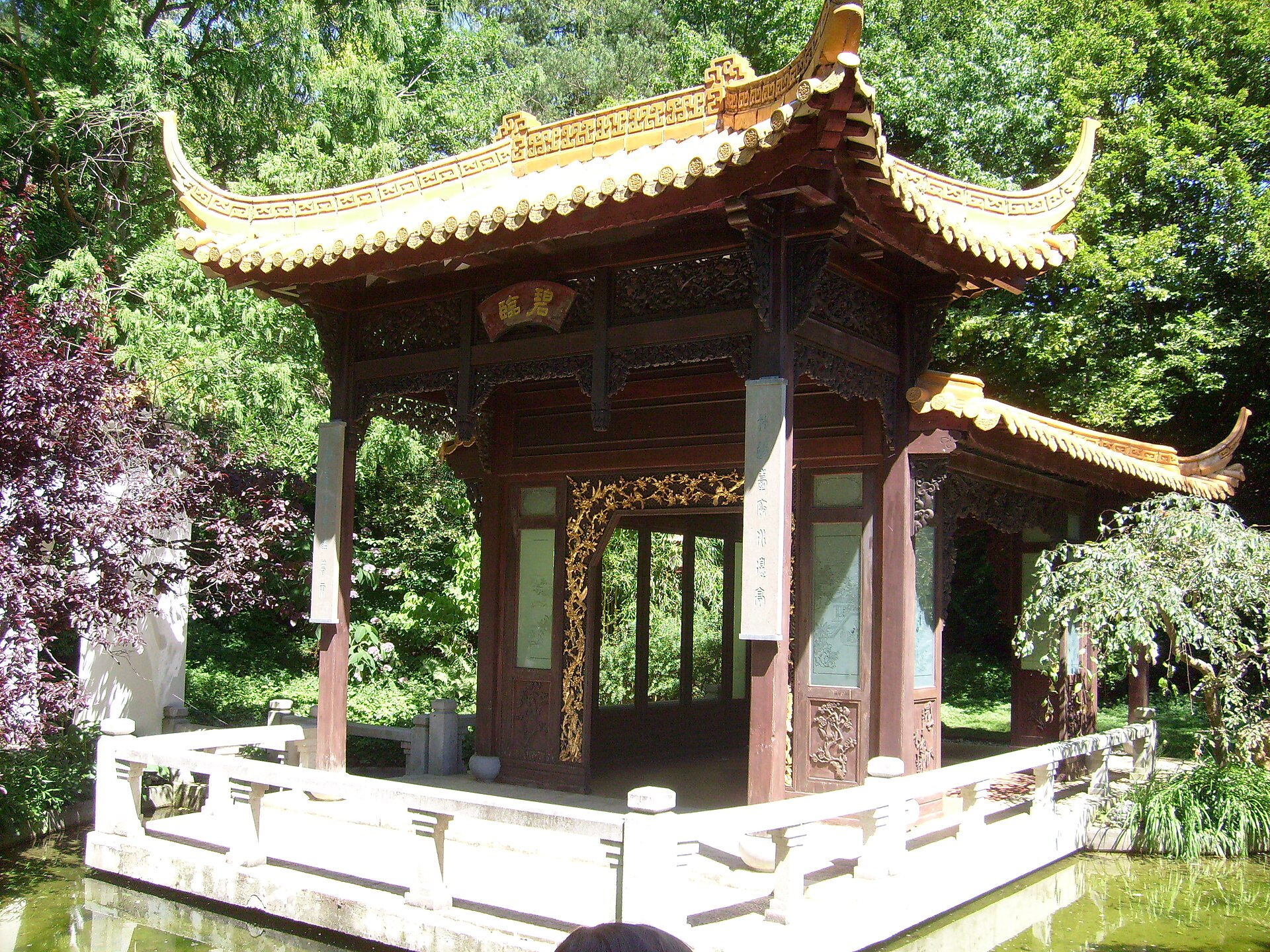 Sendling and Westpark: Munich's Green South 2 A red pavilion with an ornate yellow roof stands beside a pond in the Chinese garden of Munich's Westpark.