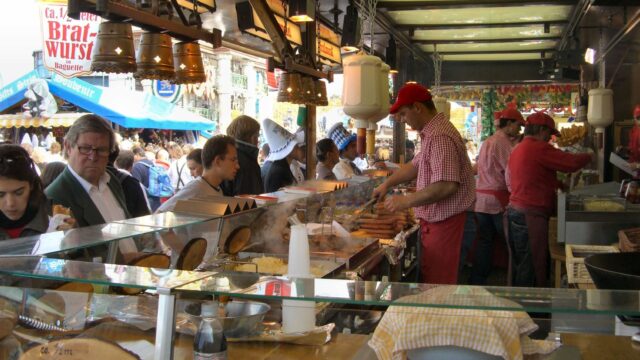 Oktoberfest Food Guide: What to Eat at the Wiesn (2027)